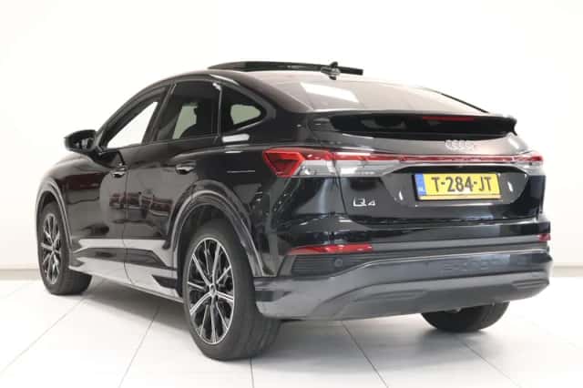Audi Q4 (2023) thumbnail 6