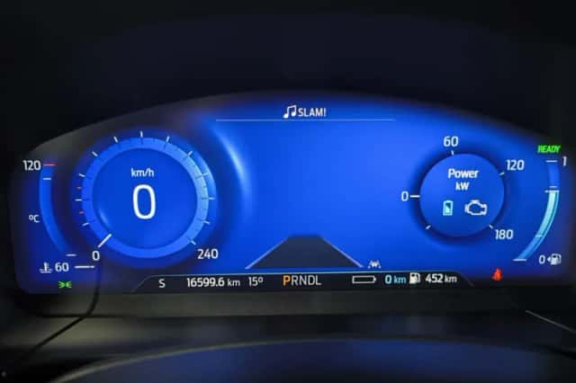 Ford Kuga (2021) thumbnail 4