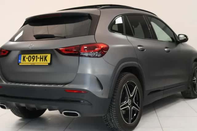 Mercedes-Benz GLA (2021) thumbnail 2