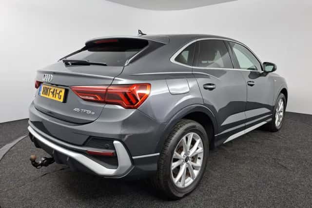 Audi Q3 (2021) thumbnail 2