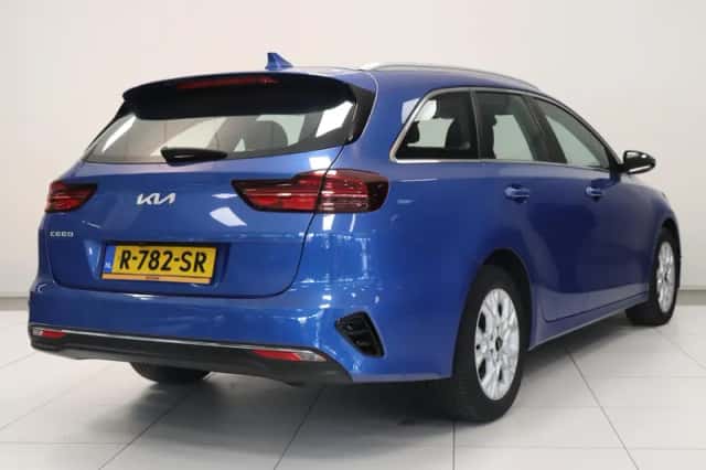 Kia Ceed Sportswagon (2022) thumbnail 2