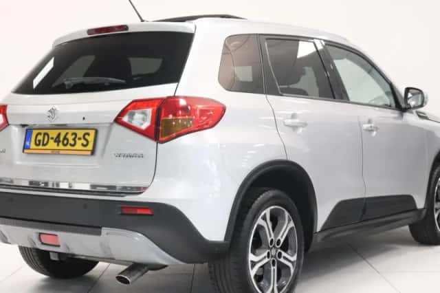 Suzuki Vitara (2015) thumbnail 2