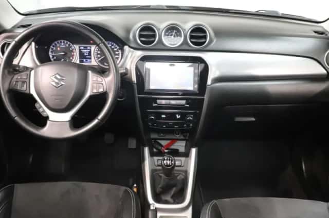 Suzuki Vitara (2015) thumbnail 3