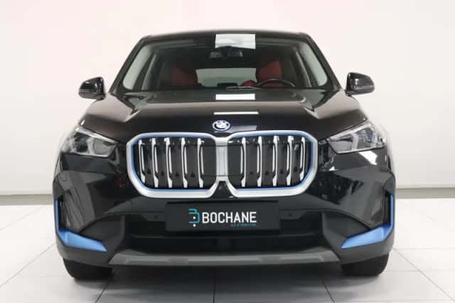BMW iX1 (2023) thumbnail 2