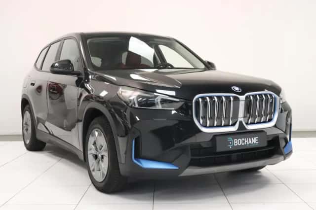 BMW iX1 (2023) thumbnail 3
