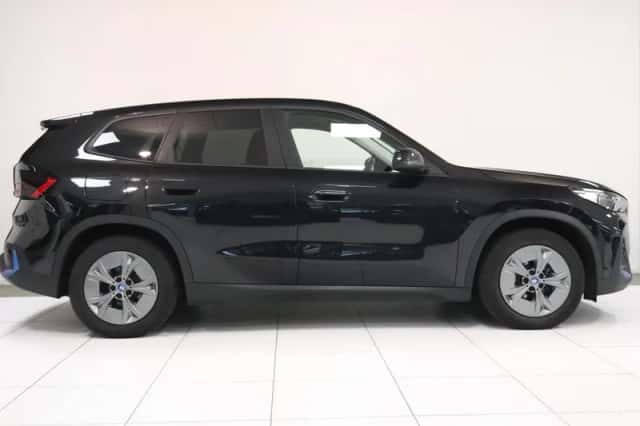BMW iX1 (2023) thumbnail 4