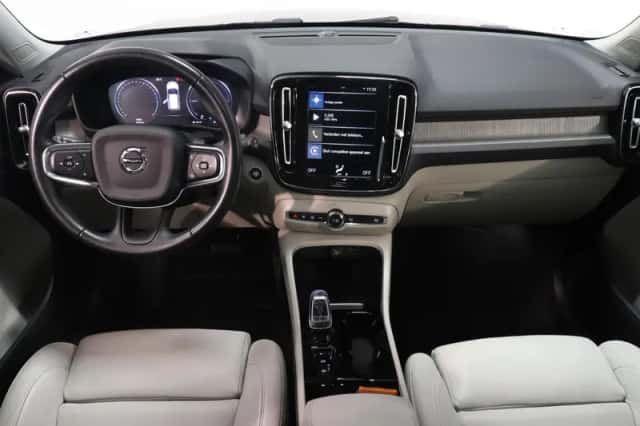 Volvo XC40 (2021) thumbnail 3