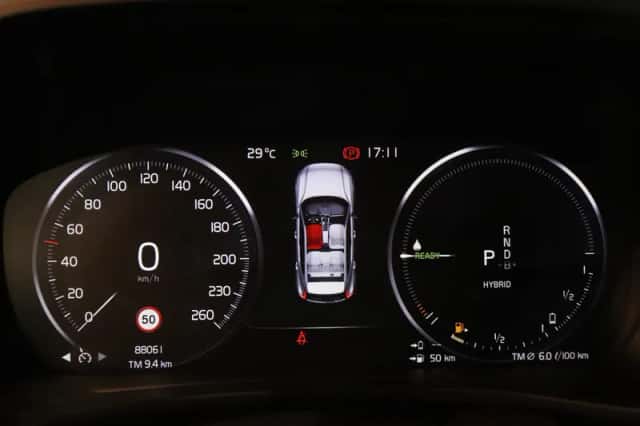 Volvo XC40 (2021) thumbnail 4