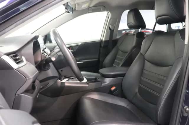 Toyota RAV4 (2021) thumbnail 6