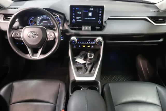 Toyota RAV4 (2021) thumbnail 3