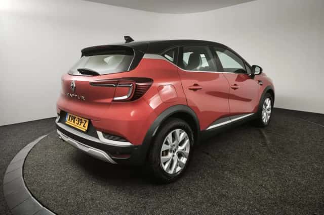 Renault Captur (2020) thumbnail 2
