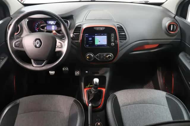 Renault Captur (2017) thumbnail 3