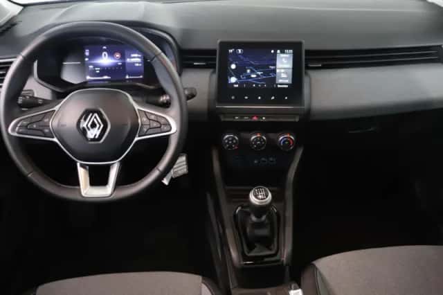 Renault Clio (2024) thumbnail 3