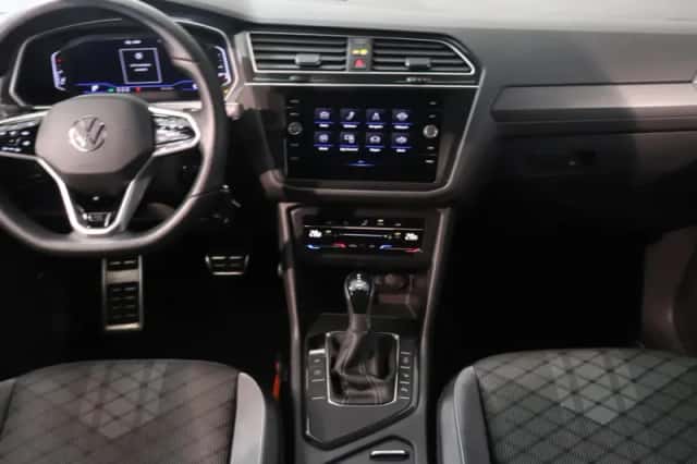 Volkswagen Tiguan (2021) thumbnail 3