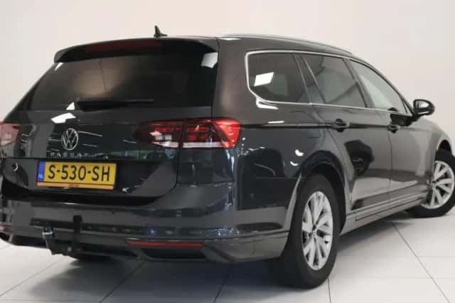 Volkswagen Passat (2023) thumbnail 2