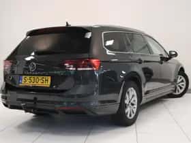 Volkswagen Passat (2023) thumbnail 2