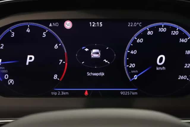 Volkswagen Passat (2023) thumbnail 4