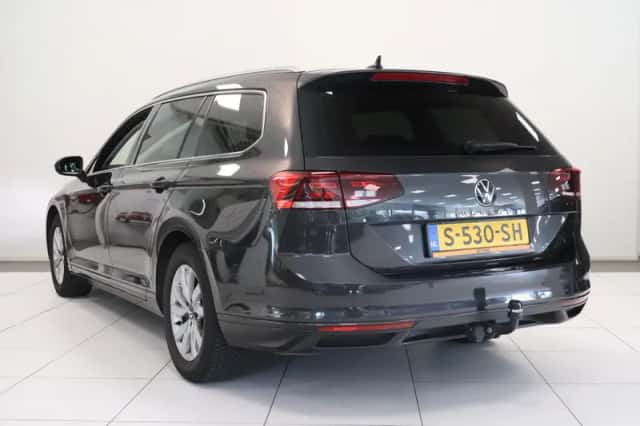 Volkswagen Passat (2023) thumbnail 5