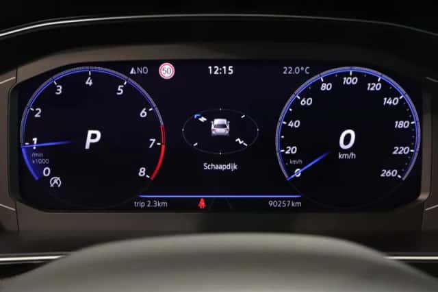 Volkswagen Passat (2023) thumbnail 4