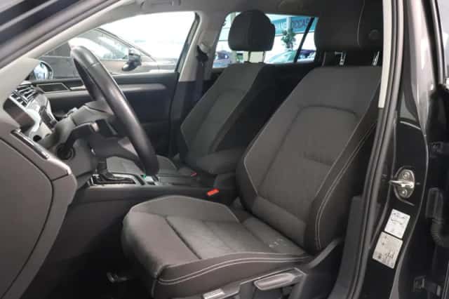 Volkswagen Passat (2023) thumbnail 6