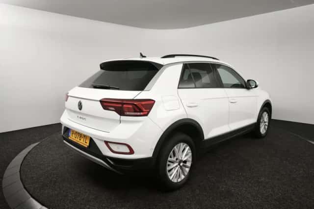 Volkswagen T-Roc (2022) thumbnail 2