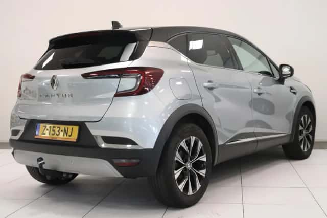 Renault Captur (2023) thumbnail 2