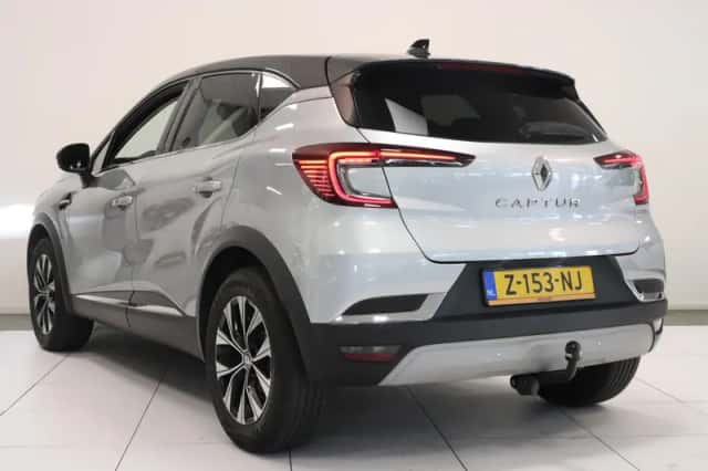 Renault Captur (2023) thumbnail 5