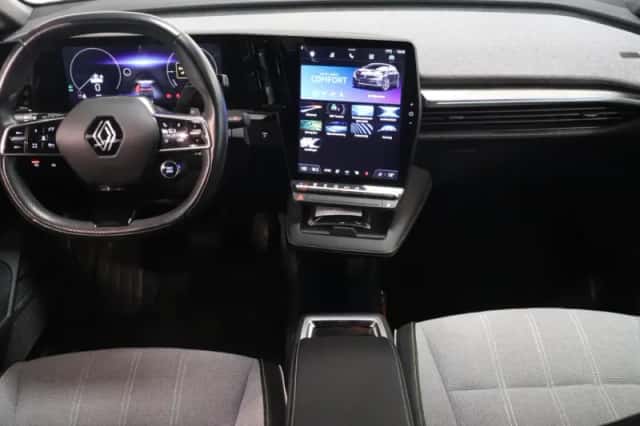 Renault Mégane E-Tech (2023) thumbnail 3