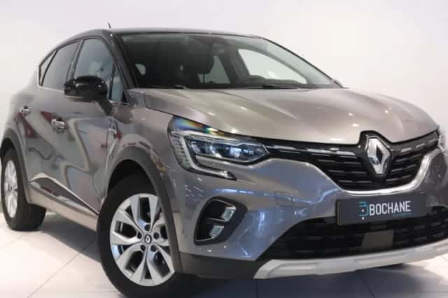Renault Captur (2022) thumbnail 3