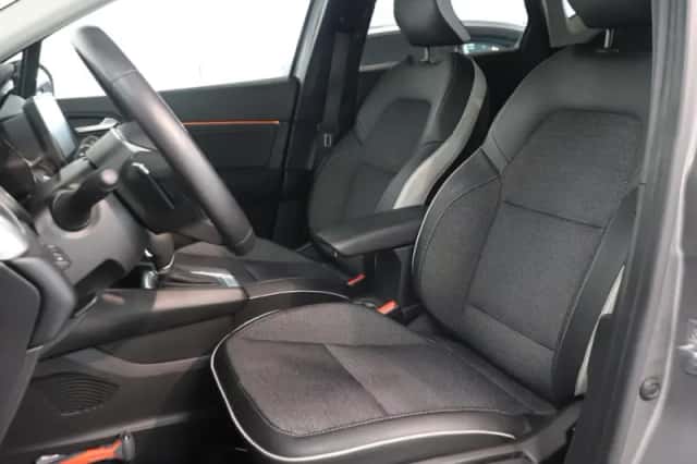 Renault Captur (2022) thumbnail 4