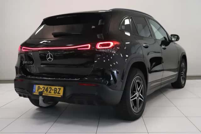 Mercedes-Benz EQA (2022) thumbnail 2
