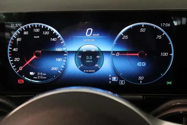 Mercedes-Benz EQA (2022) thumbnail 4