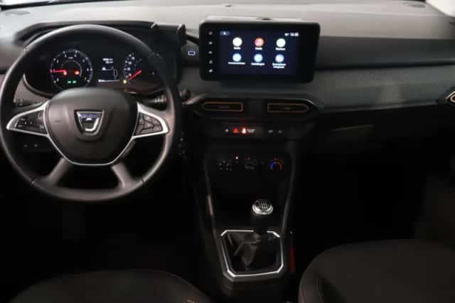 Dacia Sandero Stepway (2022) thumbnail 3