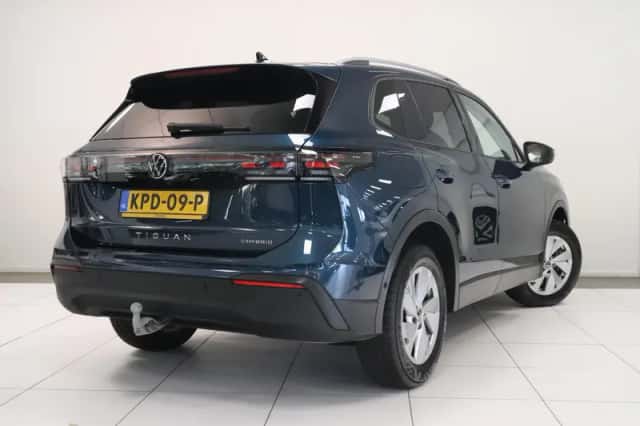 Volkswagen Tiguan (2024) thumbnail 2