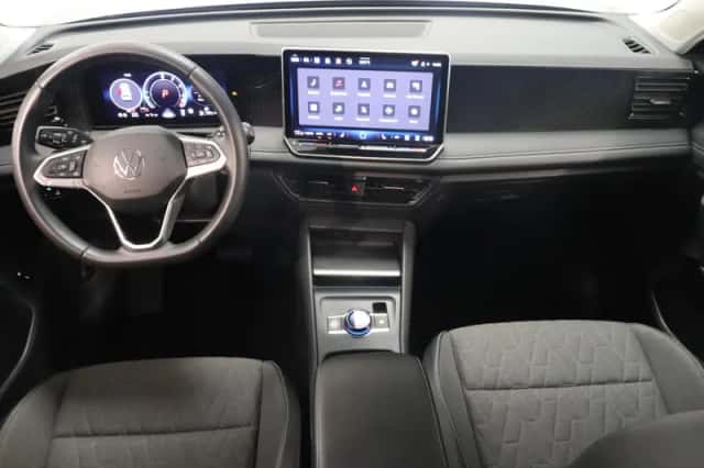 Volkswagen Tiguan (2024) thumbnail 3