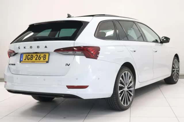 Škoda Octavia (2022) thumbnail 2