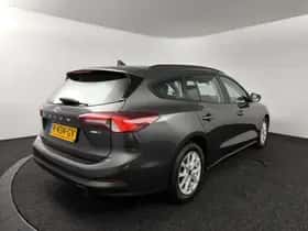Ford Focus (2022) thumbnail 2