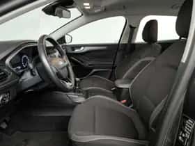 Ford Focus (2022) thumbnail 6
