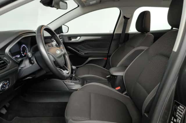 Ford Focus (2022) thumbnail 6