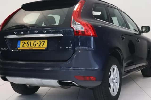 Volvo XC60 (2013) thumbnail 2