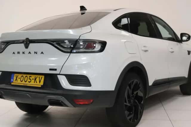 Renault Arkana (2023) thumbnail 2