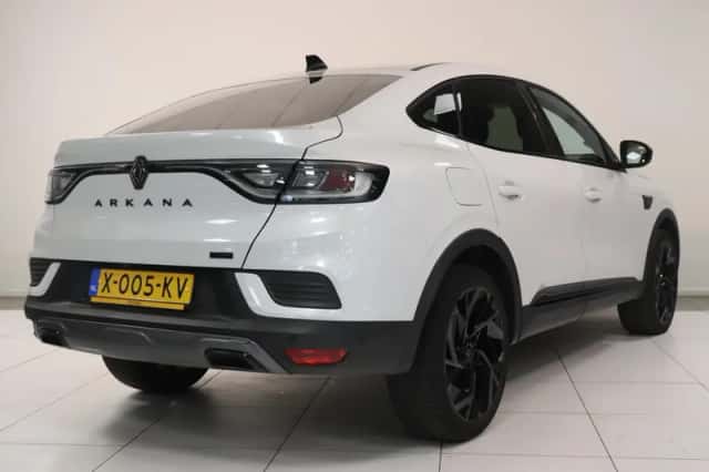 Renault Arkana (2023) thumbnail 2