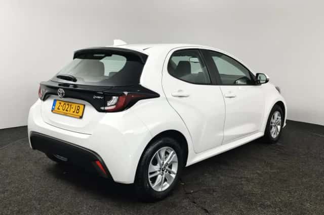 Toyota Yaris (2024) thumbnail 2