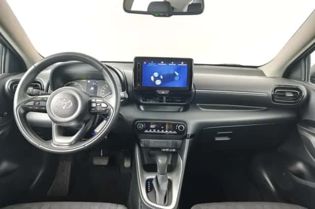 Toyota Yaris (2024) thumbnail 3