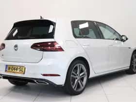 Volkswagen Golf (2018) thumbnail 2