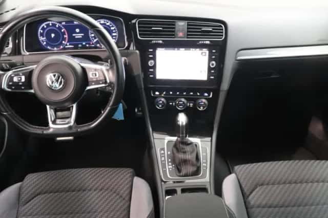 Volkswagen Golf (2018) thumbnail 3
