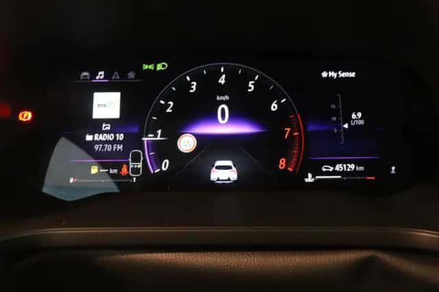 Renault Captur (2023) thumbnail 4
