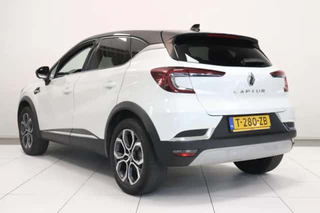 Renault Captur (2023) thumbnail 6