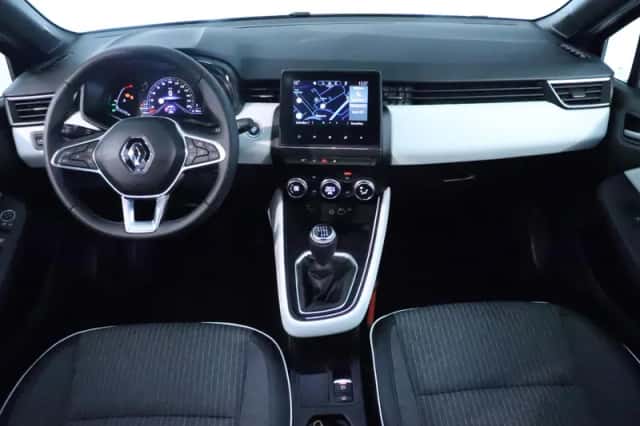 Renault Clio (2022) thumbnail 3