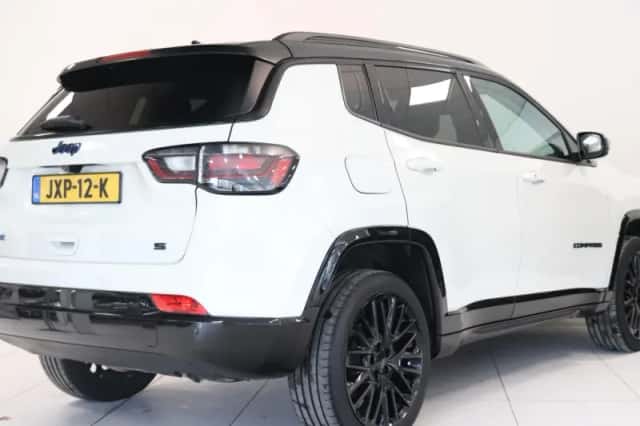 Jeep Compass (2023) thumbnail 2